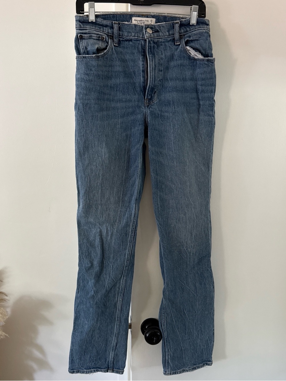 Abercrombie & Fitch High-Rise Straight Leg Jeans - Medium Blue